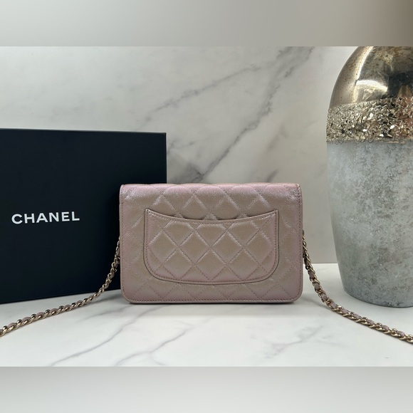 🔥RARE!! CHANEL•Iridescent Caviar Quilted Wallet On Chain - Picture 4 of 10